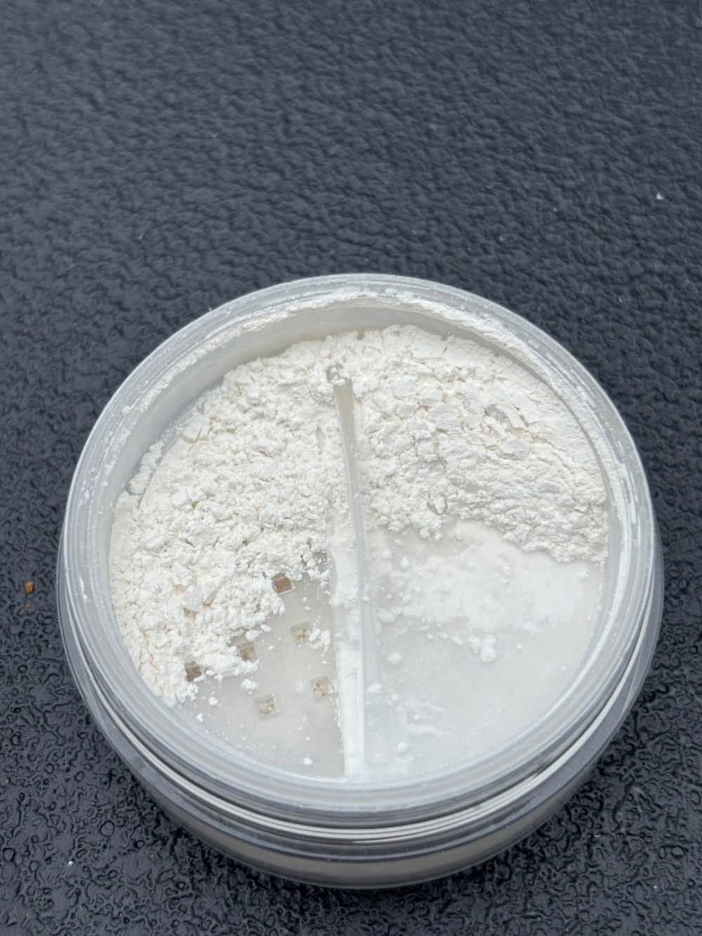Ilia Soft Focus Setting Powder - Picture 4 of 5